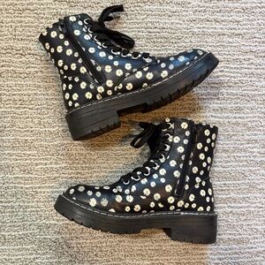 Dr. Scholl’s Combat Lugsole Boots Black with Daisy Print Retro 90s Lace Up Zip 6